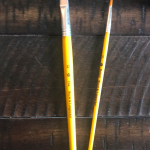 2 Brushes – Flat (#12) & Round (#3)